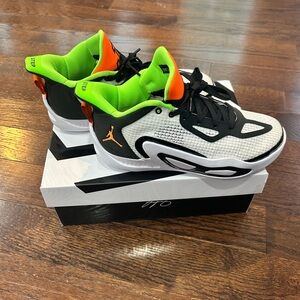 Nike Jordan Tatum1 Boys Basketball Shoes - Size 5Y
